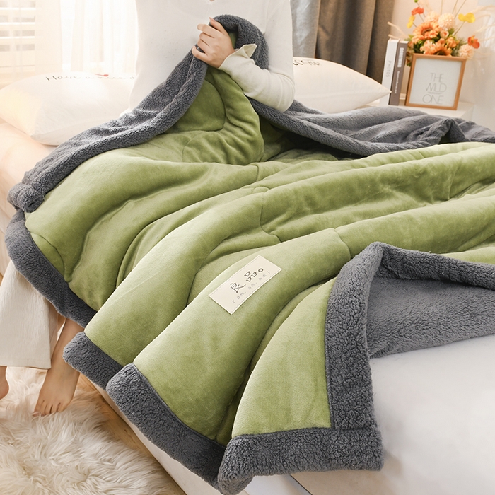 91家纺网 家纺一手货源 找家纺 恋绒家纺 2025新款三层牛奶绒夹棉毛毯复合盖毯直播外贸毯子 抹茶绿
