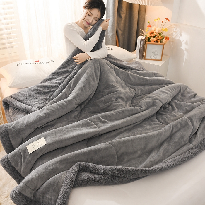 91家纺网 家纺一手货源 找家纺 恋绒家纺 2025新款三层牛奶绒夹棉毛毯复合盖毯直播外贸毯子 深灰色