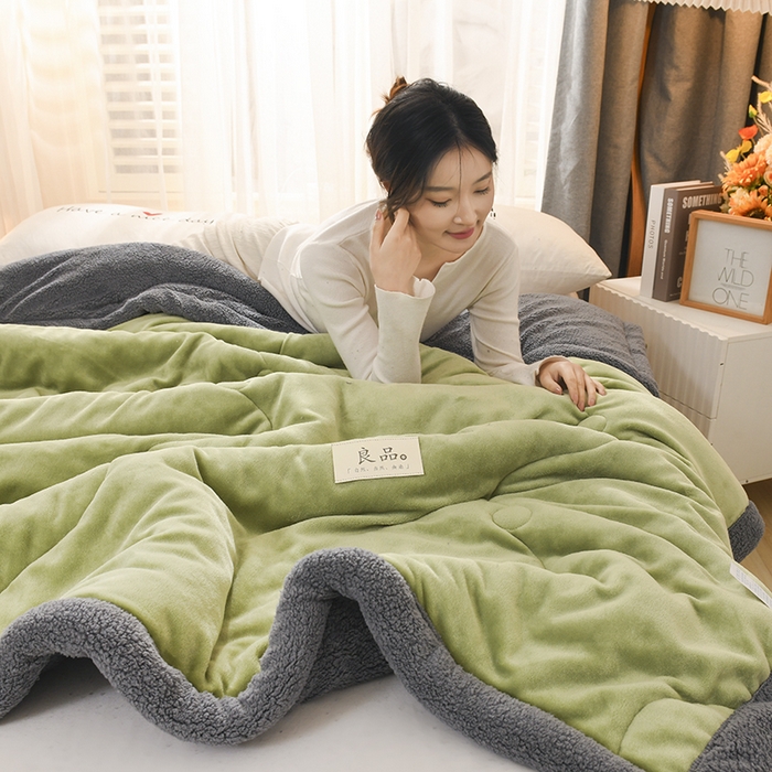 91家纺网 家纺一手货源 找家纺 恋绒家纺 2025新款三层牛奶绒夹棉毛毯复合盖毯直播外贸毯子 抹茶绿