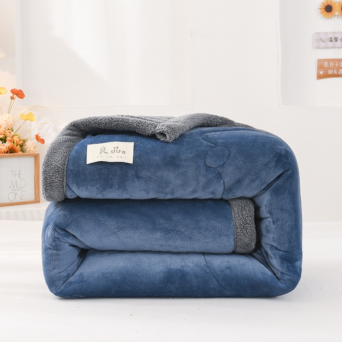 91家纺网 家纺一手货源 找家纺 恋绒家纺 2025新款三层牛奶绒夹棉毛毯复合盖毯直播外贸毯子 湛蓝色