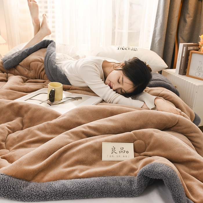 91家纺网 家纺一手货源 找家纺 恋绒家纺 2025新款三层牛奶绒夹棉毛毯复合盖毯直播外贸毯子 咖啡色