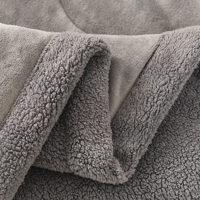 91家纺网 家纺一手货源 找家纺 恋绒家纺 2025新款三层牛奶绒夹棉毛毯复合盖毯直播外贸毯子 深灰色