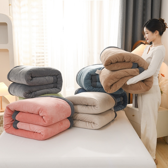 91家纺网 家纺一手货源 找家纺 恋绒家纺 2025新款三层牛奶绒夹棉毛毯复合盖毯直播外贸毯子 咖啡色