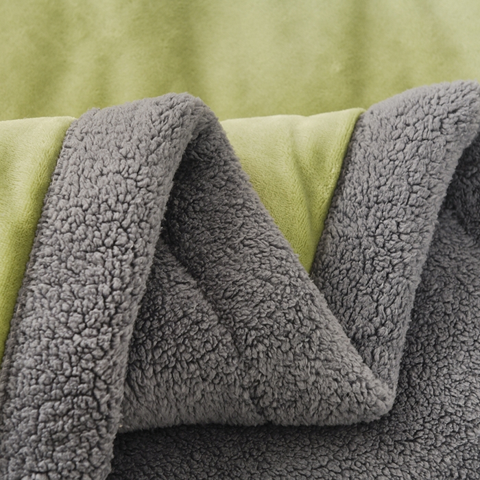 91家纺网 家纺一手货源 找家纺 恋绒家纺 2025新款三层牛奶绒夹棉毛毯复合盖毯直播外贸毯子 抹茶绿