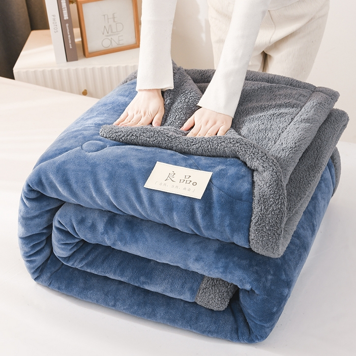 91家纺网 家纺一手货源 找家纺 恋绒家纺 2025新款三层牛奶绒夹棉毛毯复合盖毯直播外贸毯子 湛蓝色
