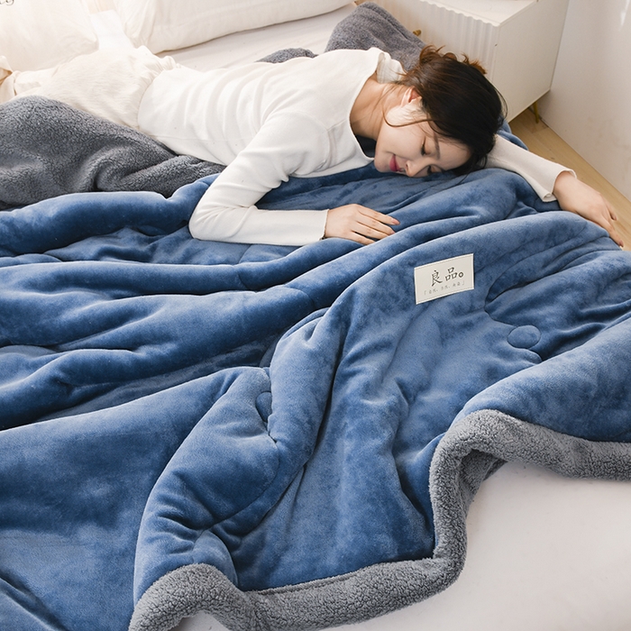 91家纺网 家纺一手货源 找家纺 恋绒家纺 2025新款三层牛奶绒夹棉毛毯复合盖毯直播外贸毯子 湛蓝色