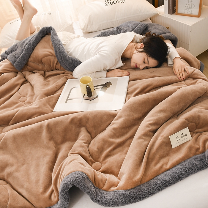 91家纺网 家纺一手货源 找家纺 恋绒家纺 2025新款三层牛奶绒夹棉毛毯复合盖毯直播外贸毯子 咖啡色