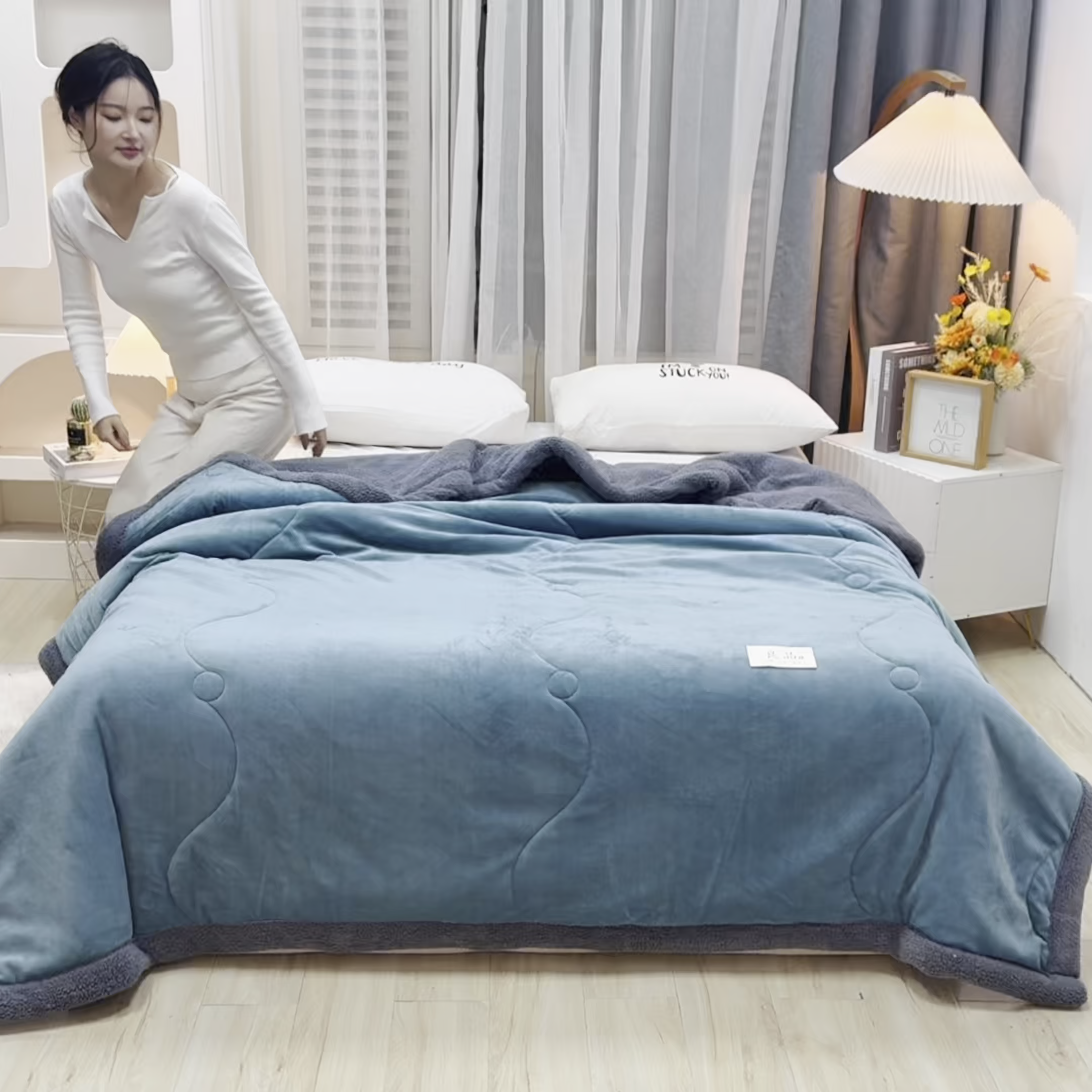 91家纺网 家纺一手货源 找家纺 恋绒家纺 2025新款三层牛奶绒夹棉毛毯复合盖毯直播外贸毯子 宝石蓝