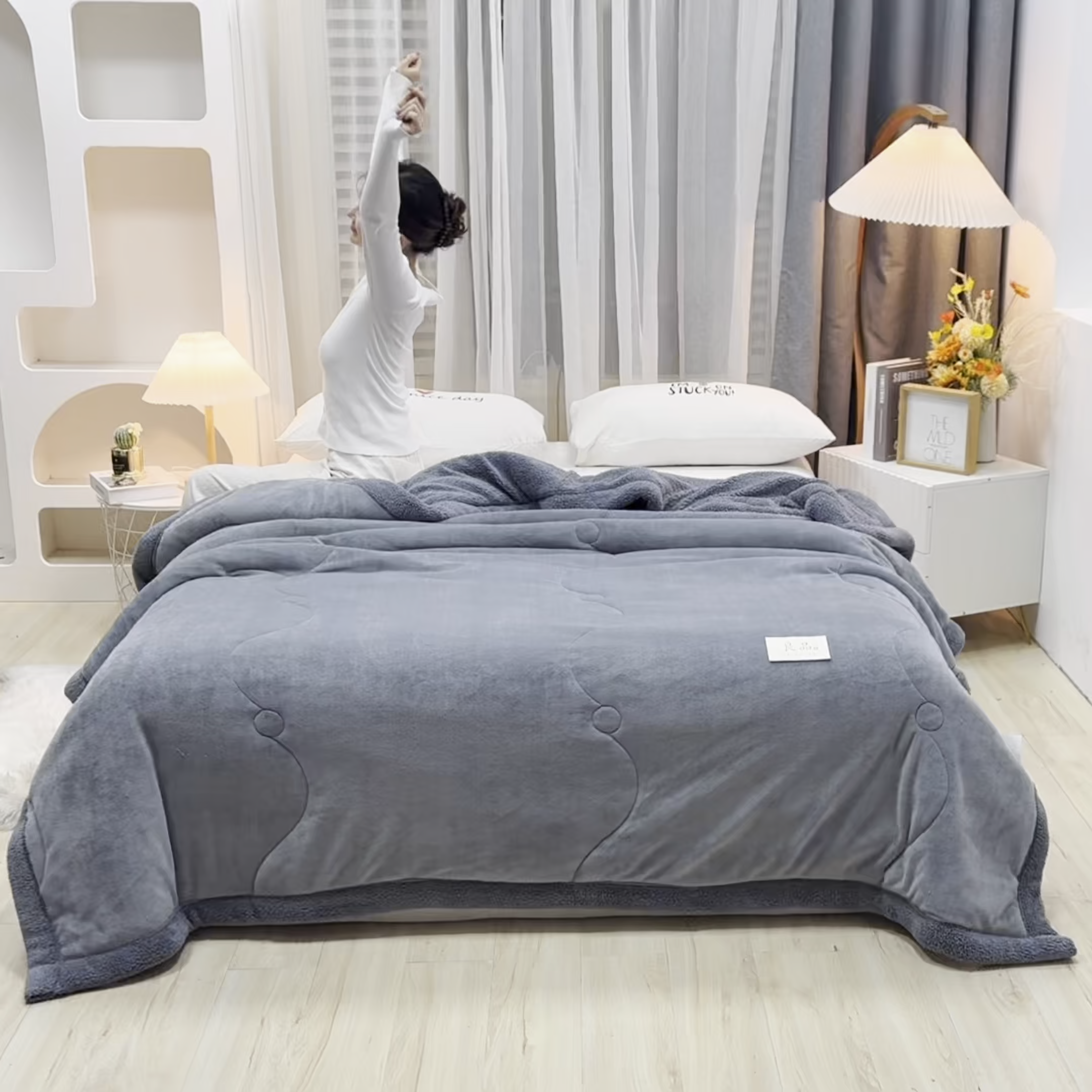 91家纺网 家纺一手货源 找家纺 恋绒家纺 2025新款三层牛奶绒夹棉毛毯复合盖毯直播外贸毯子 深灰色