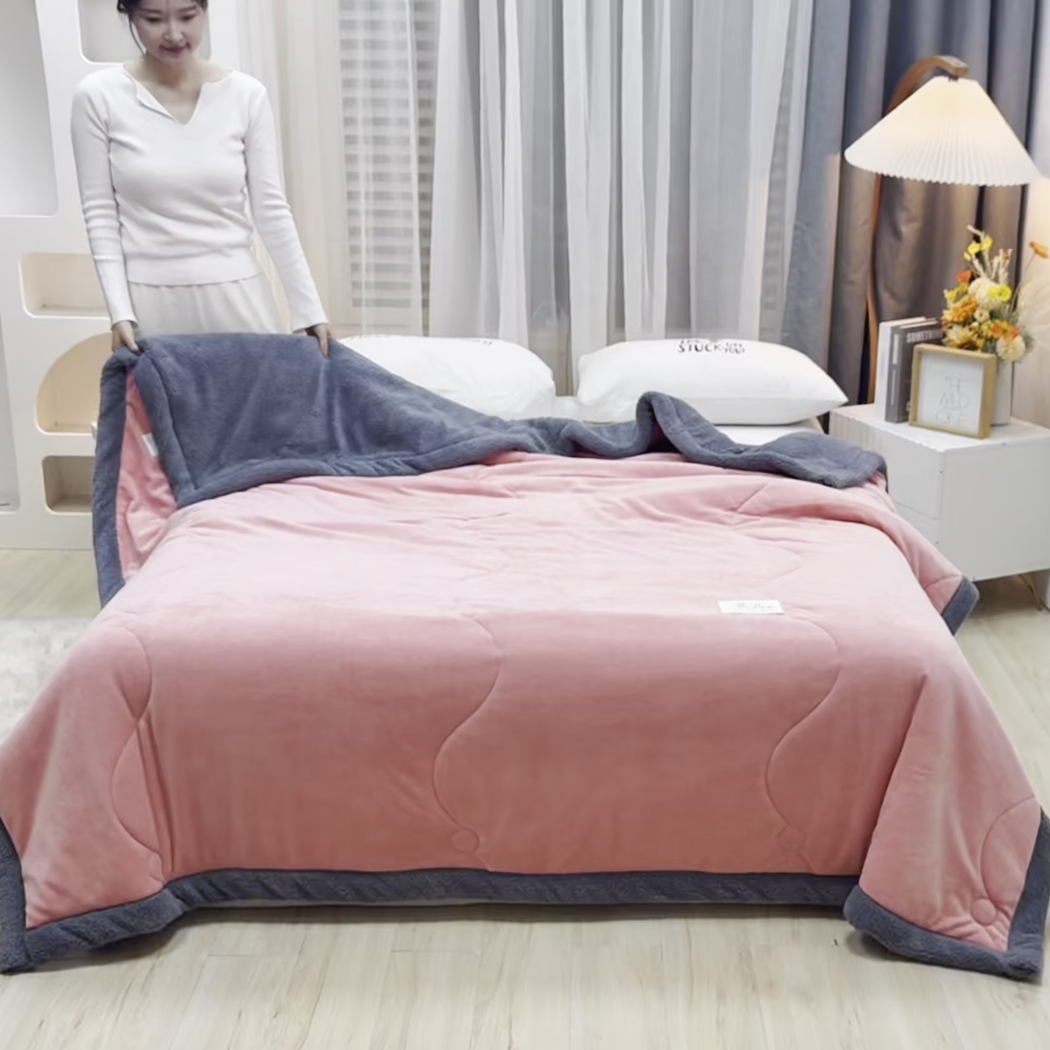 91家纺网 家纺一手货源 找家纺 恋绒家纺 2025新款三层牛奶绒夹棉毛毯复合盖毯直播外贸毯子 粉玉色