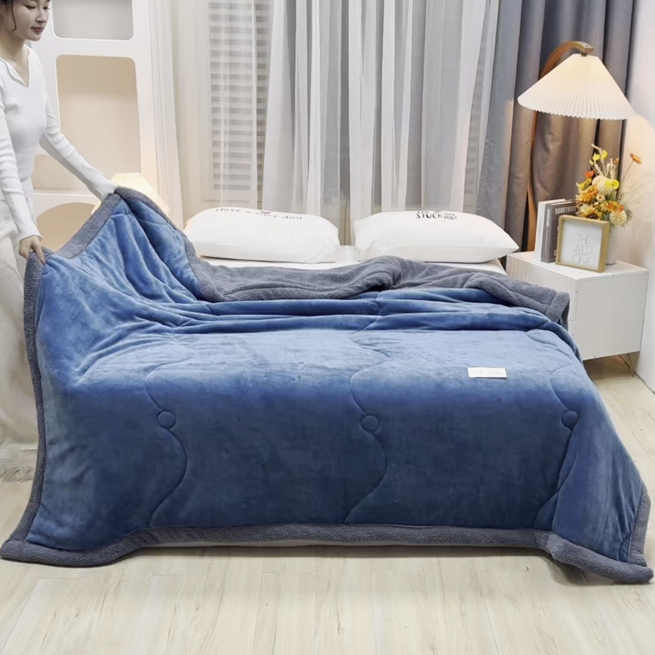 91家纺网 家纺一手货源 找家纺 恋绒家纺 2025新款三层牛奶绒夹棉毛毯复合盖毯直播外贸毯子 湛蓝色