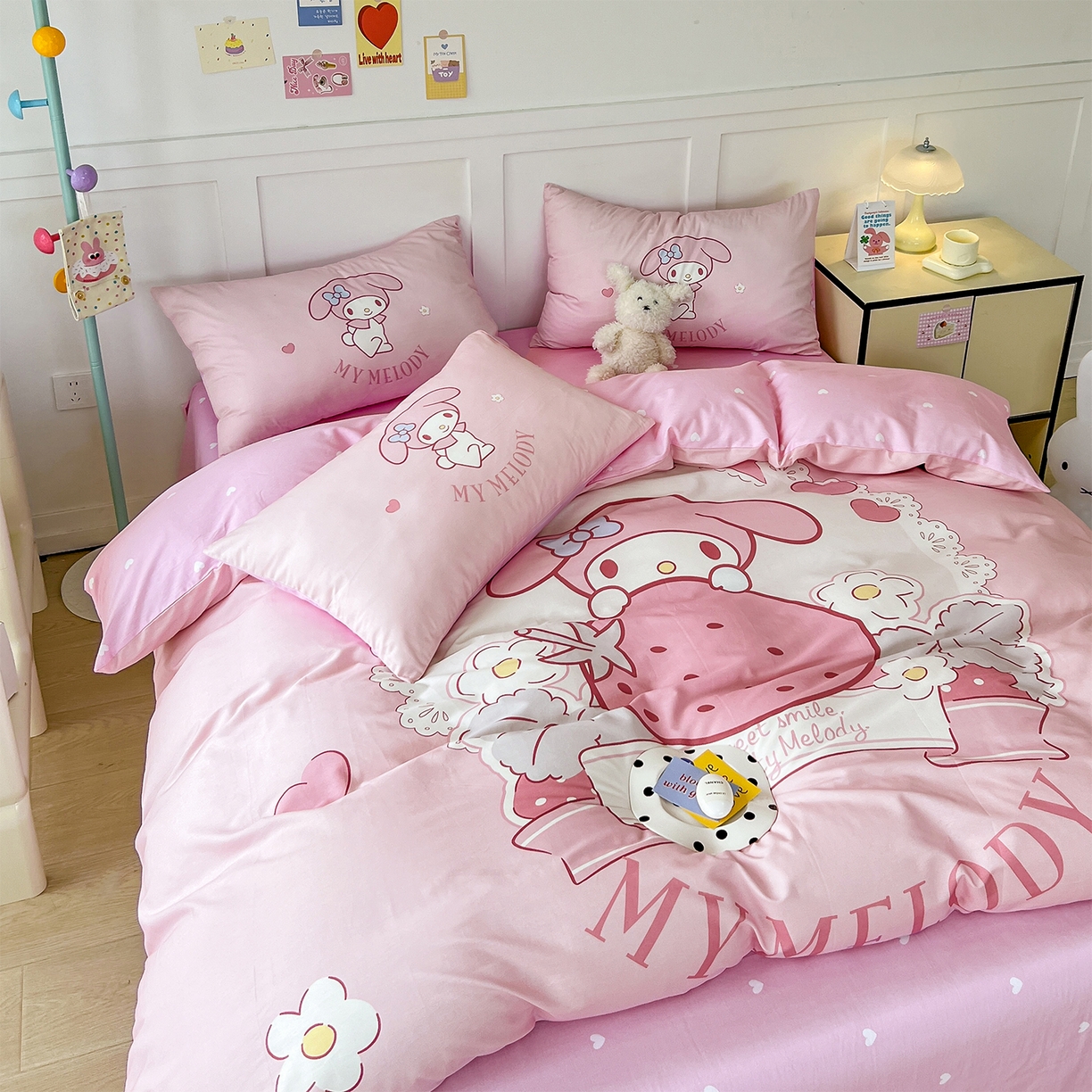 91家纺网 家纺一手货源 找家纺 玉元坊 2025新款正版授权三丽鸥系列全棉纯棉三四件套 基础款 粉兔草莓-基础款