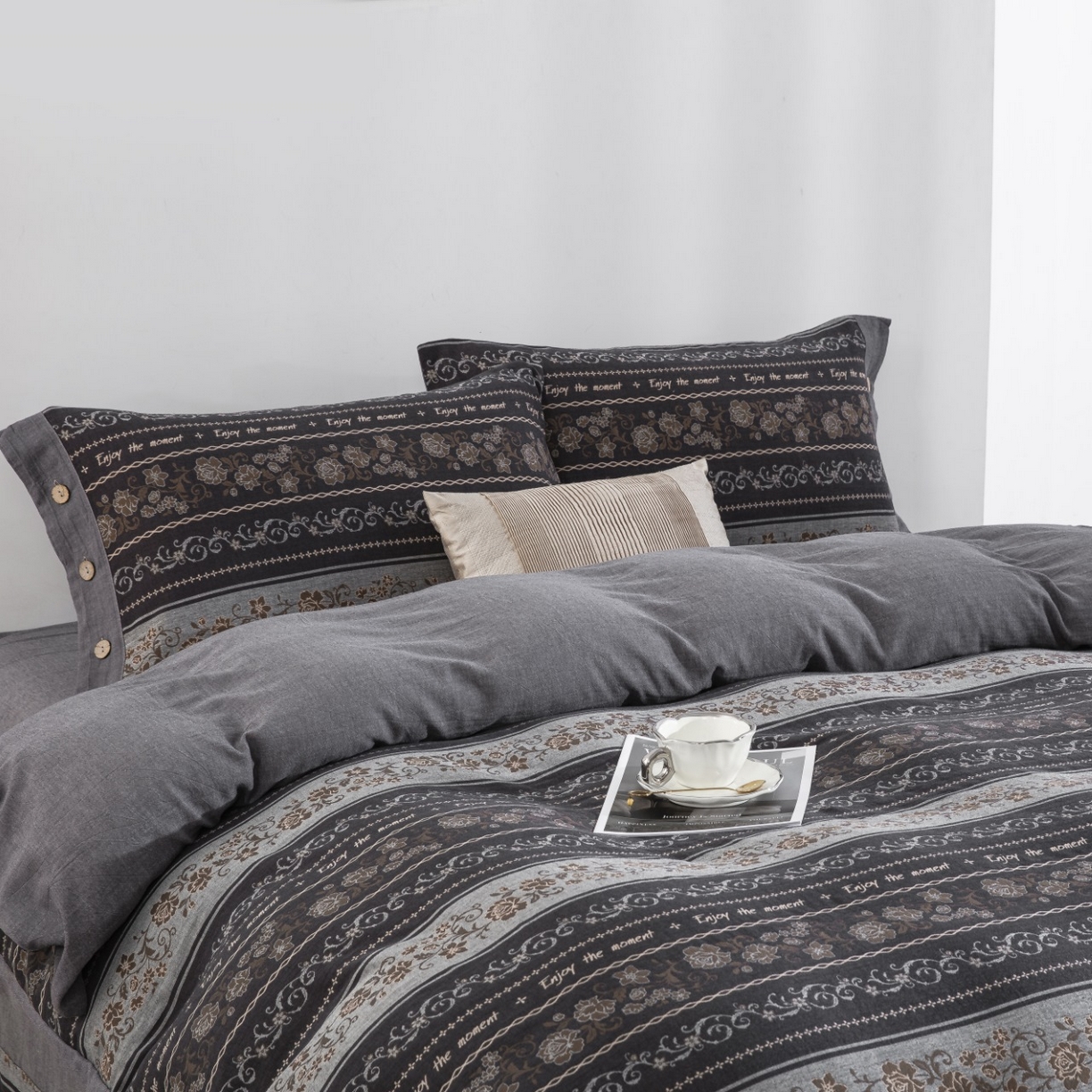 91家纺网 家纺一手货源 找家纺 （总）仰望棉麻双层纱供应链 2026新款全棉色织提花双层纱纽扣款四件套--冬日繁花灰