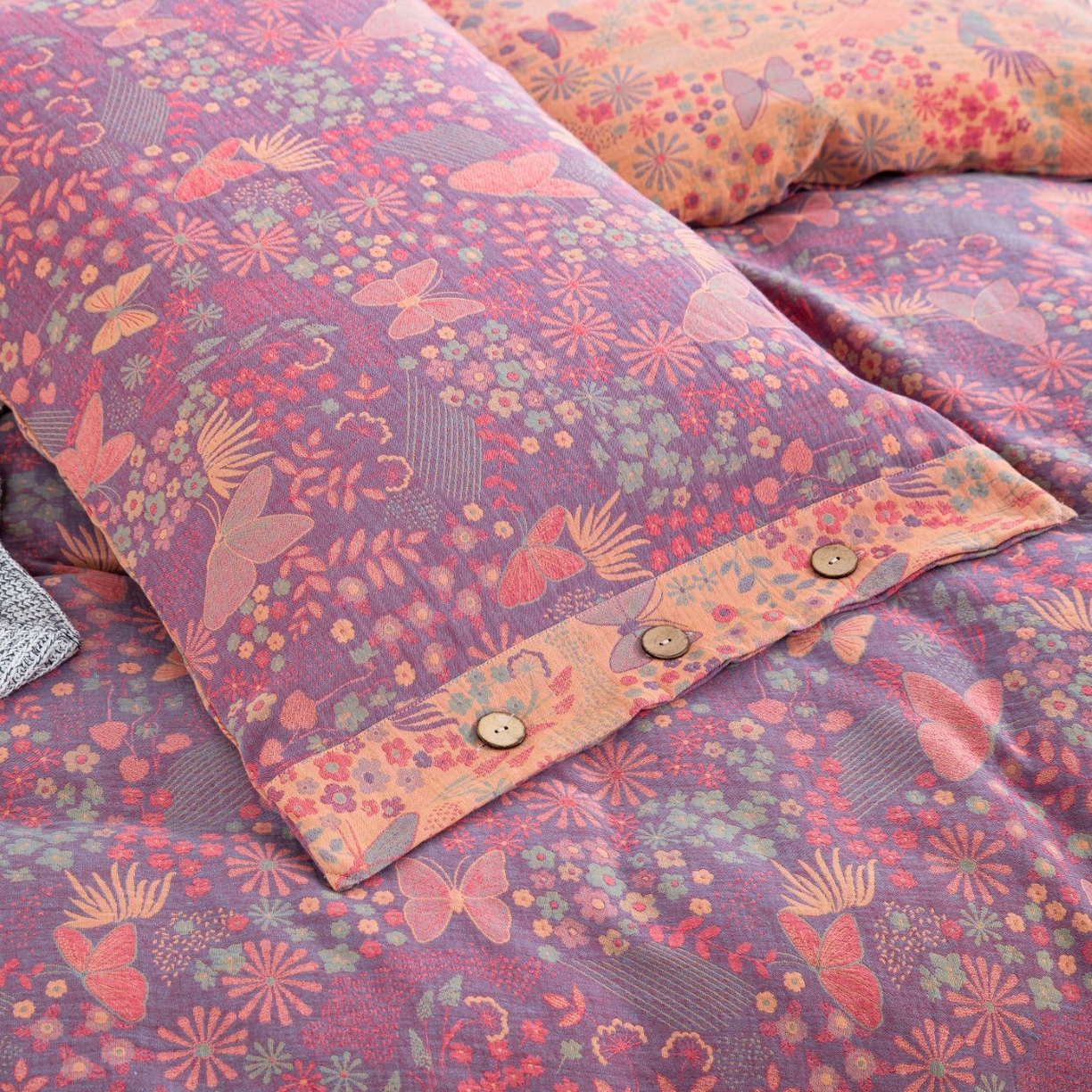 91家纺网 家纺一手货源 找家纺 （总）仰望棉麻双层纱供应链 2026新款全棉色织提花双层纱纽扣款四件套--蝶恋花-紫罗兰