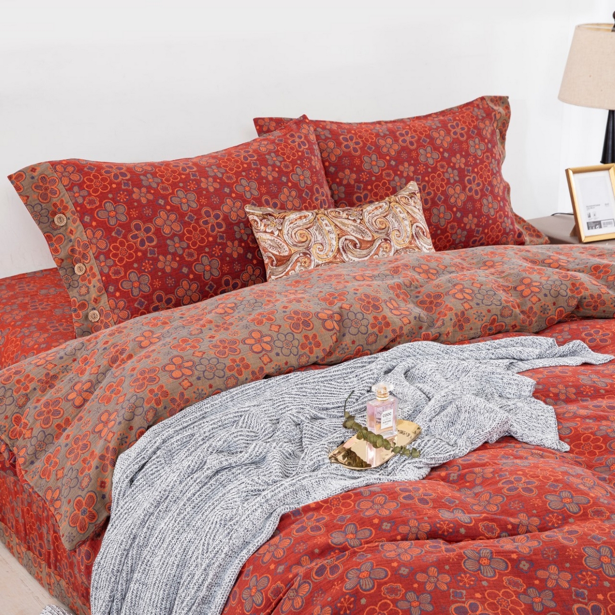 91家纺网 家纺一手货源 找家纺 （总）仰望棉麻双层纱供应链 2026新款全棉色织提花纽扣款四件套--马丽亚-酒红