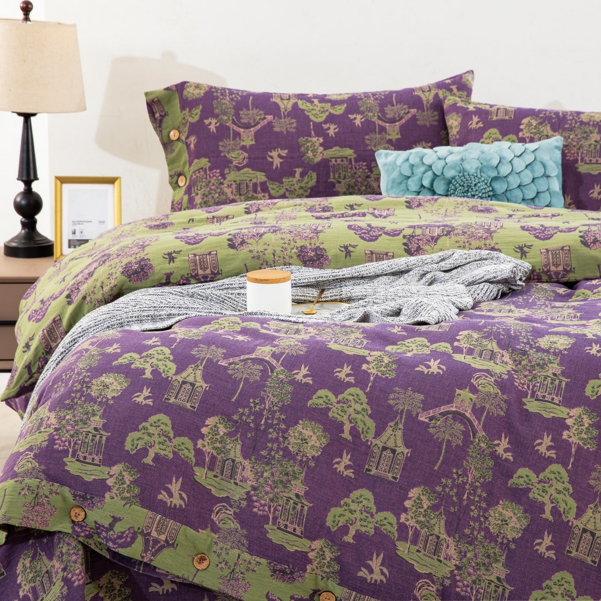 91家纺网 家纺一手货源 找家纺 仰望棉麻双层纱供应链 2026新款全棉色织提花纽扣款四件套--森林庭院 森林庭院-紫