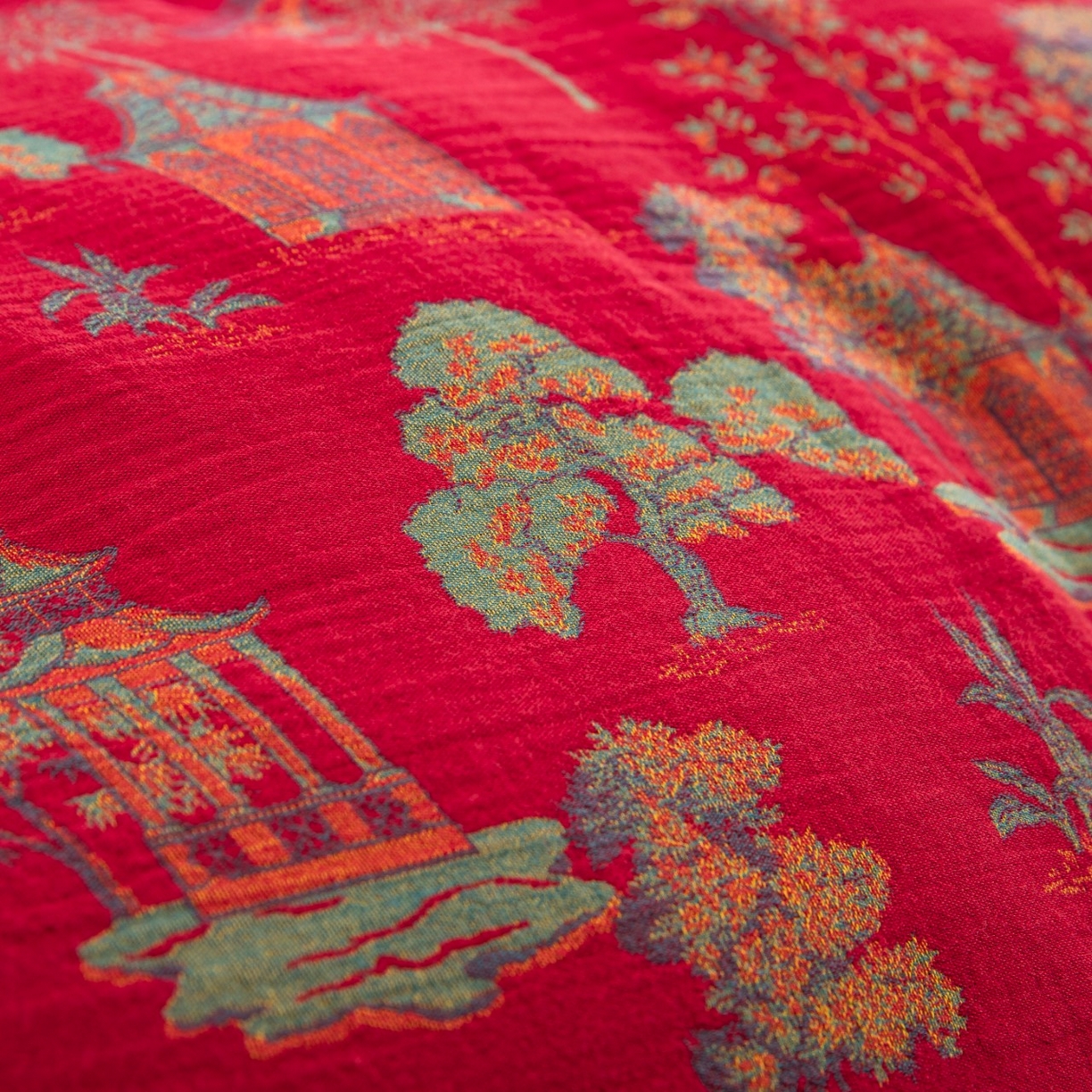 91家纺网 家纺一手货源 找家纺 仰望棉麻双层纱供应链 2026新款全棉色织提花纽扣款四件套--森林庭院 森林庭院--正红