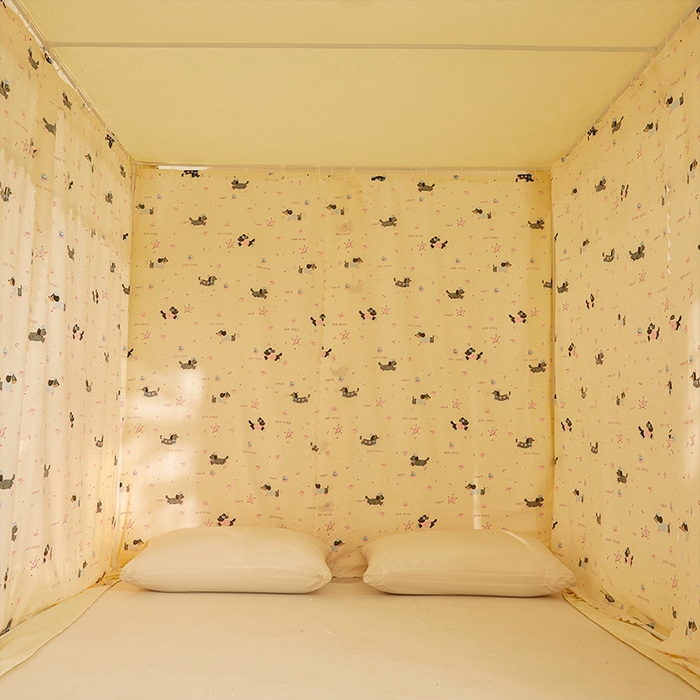 91家纺网 家纺一手货源 找家纺 锦逸家居 2026新款遮光坐床蚊帐 腊肠狗-米黄（带遮光帘款）