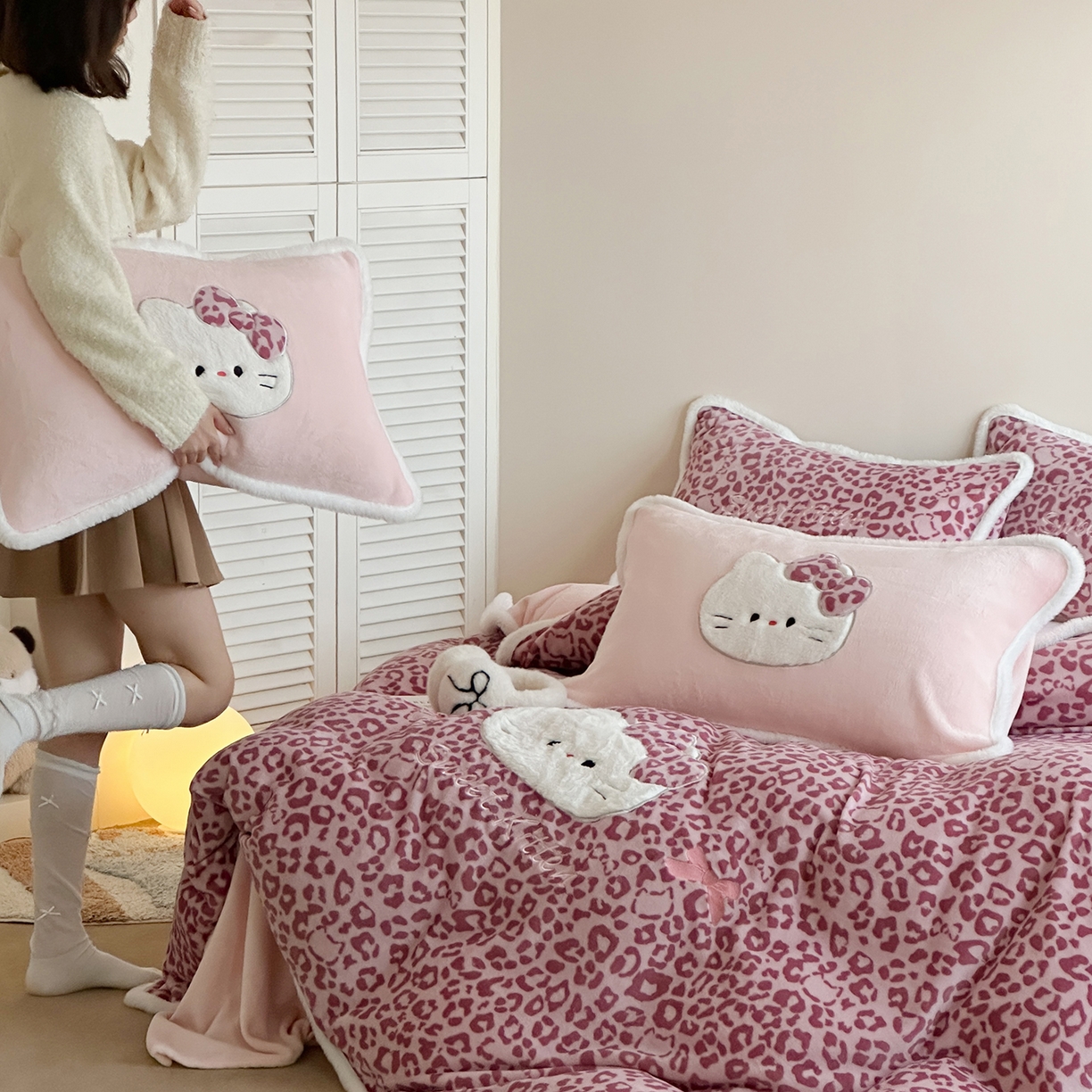 91家纺网 家纺一手货源 找家纺 （总）桃子家居 2026新款A类新年限定兔毛贴布绣猫咪可爱公主兔毛包边工艺款加厚牛奶绒四件套