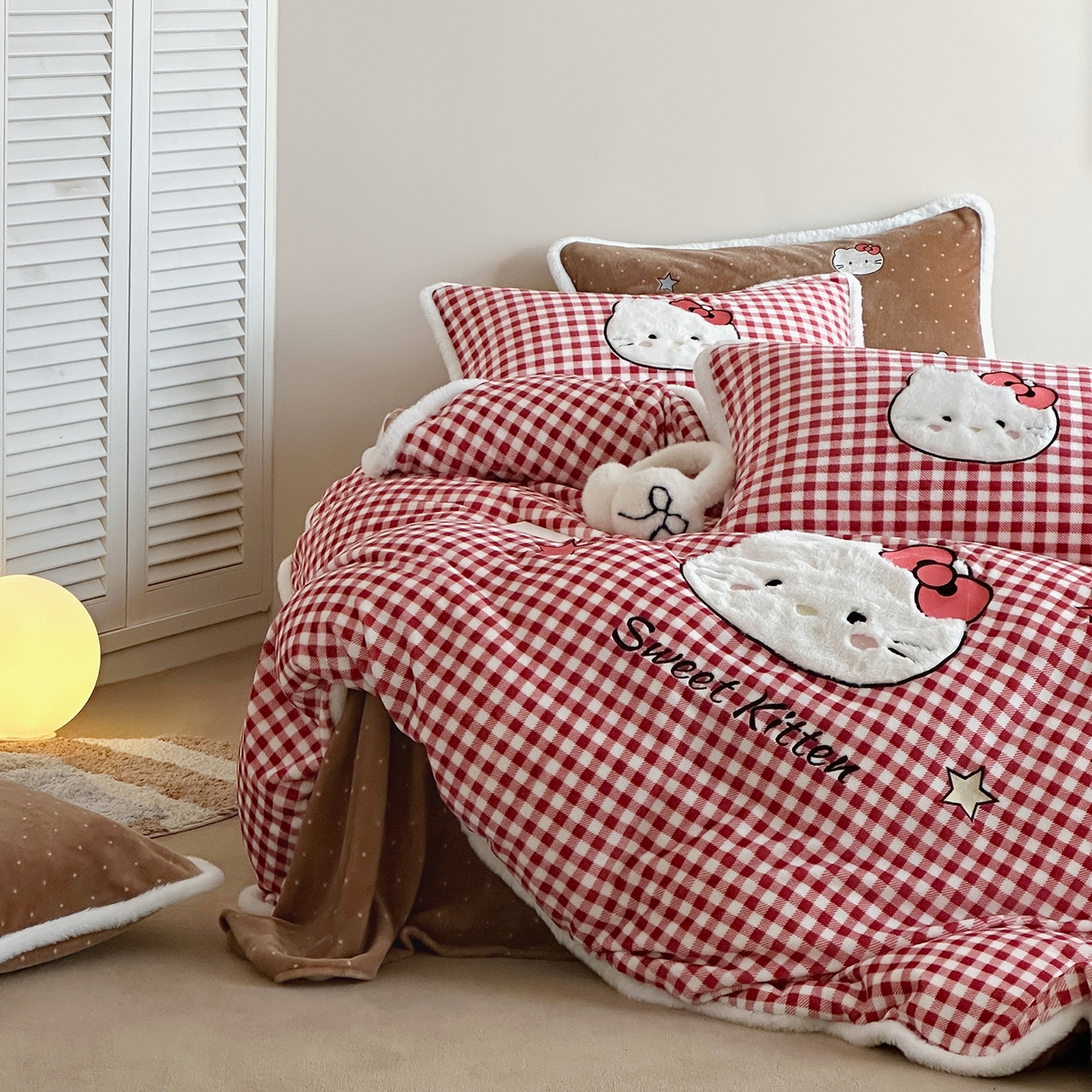 91家纺网 家纺一手货源 找家纺 桃子家居 2026新款A类新年限定兔毛贴布绣猫咪可爱公主兔毛包边工艺款加厚牛奶绒四件套 绒贴布绣-喵喵公主咖