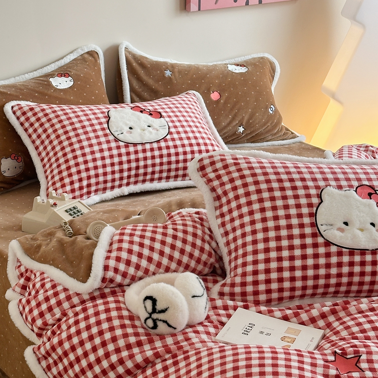 91家纺网 家纺一手货源 找家纺 桃子家居 2026新款A类新年限定兔毛贴布绣猫咪可爱公主兔毛包边工艺款加厚牛奶绒四件套 绒贴布绣-喵喵公主咖