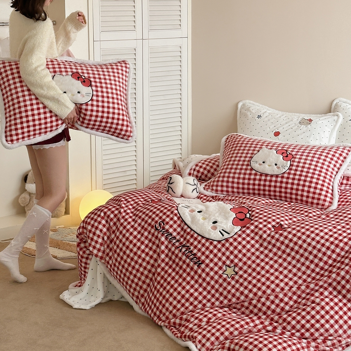 91家纺网 家纺一手货源 找家纺 桃子家居 2026新款A类新年限定兔毛贴布绣猫咪可爱公主兔毛包边工艺款加厚牛奶绒四件套 绒贴布绣-喵喵公主白