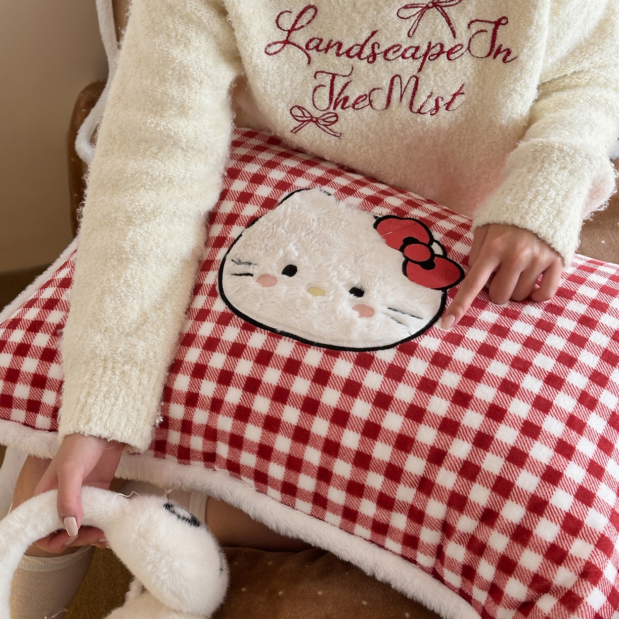 91家纺网 家纺一手货源 找家纺 桃子家居 2026新款A类新年限定兔毛贴布绣猫咪可爱公主兔毛包边工艺款加厚牛奶绒四件套 绒贴布绣-喵喵公主咖