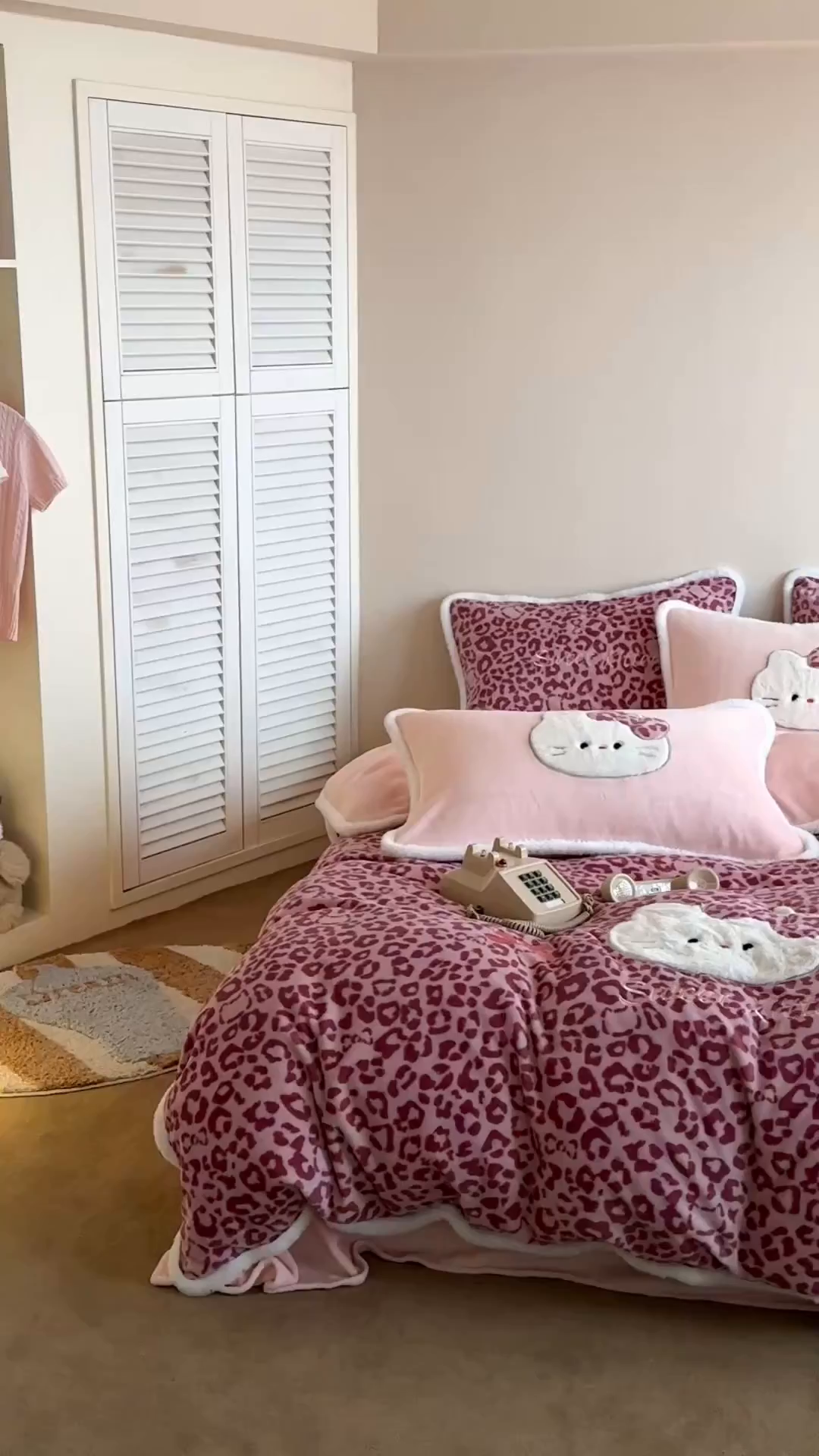 91家纺网 家纺一手货源 找家纺 （总）桃子家居 2026新款A类新年限定兔毛贴布绣猫咪可爱公主兔毛包边工艺款加厚牛奶绒四件套