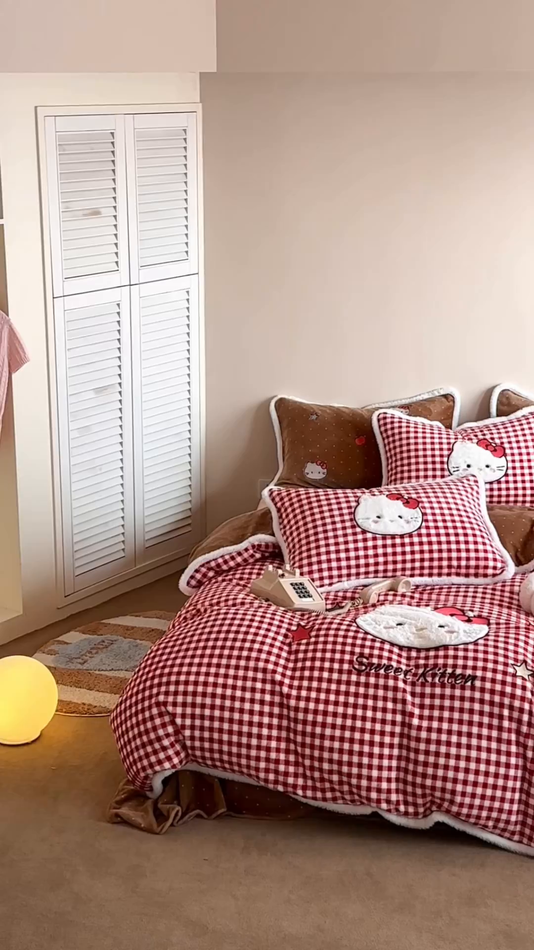 91家纺网 家纺一手货源 找家纺 桃子家居 2026新款A类新年限定兔毛贴布绣猫咪可爱公主兔毛包边工艺款加厚牛奶绒四件套 绒贴布绣-喵喵公主咖