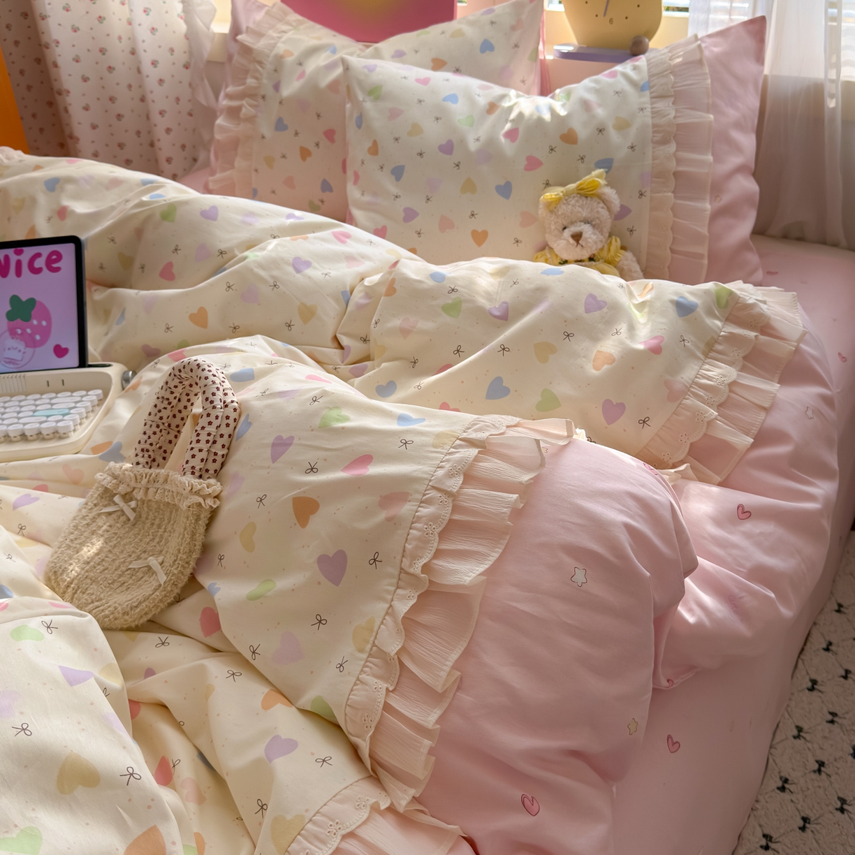 91家纺网 家纺一手货源 找家纺 乐童家纺 2026新款全棉纯棉拼接花边小清新工艺款四件套 心跳瞬间