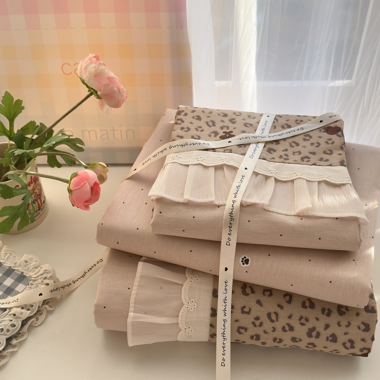 91家纺网 家纺一手货源 找家纺 乐童家纺 2026新款全棉纯棉拼接花边小清新工艺款四件套 千禧少女咖