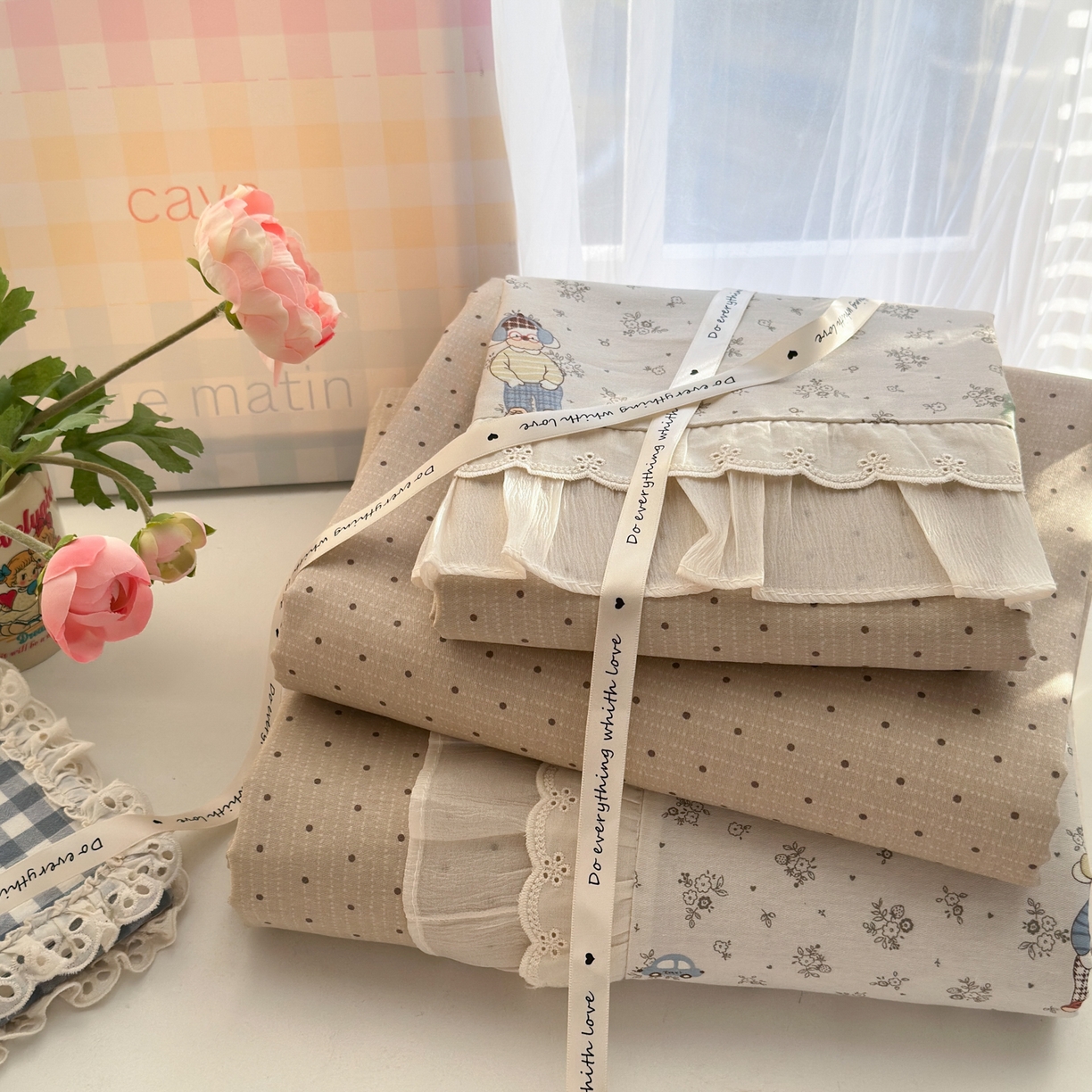 91家纺网 家纺一手货源 找家纺 乐童家纺 2026新款全棉纯棉拼接花边小清新工艺款四件套 口袋故事