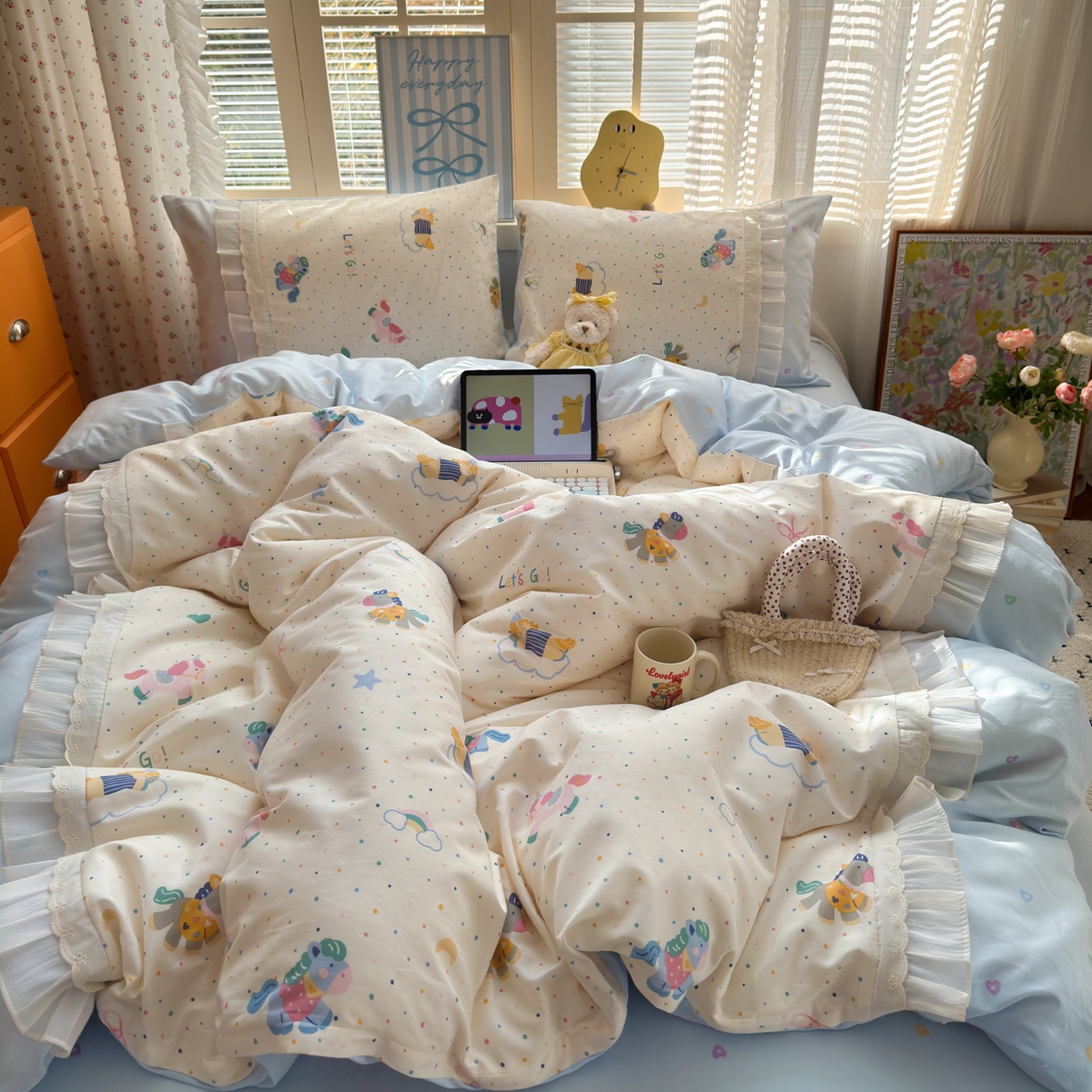 91家纺网 家纺一手货源 找家纺 乐童家纺 2026新款全棉纯棉拼接花边小清新工艺款四件套 彩虹木马