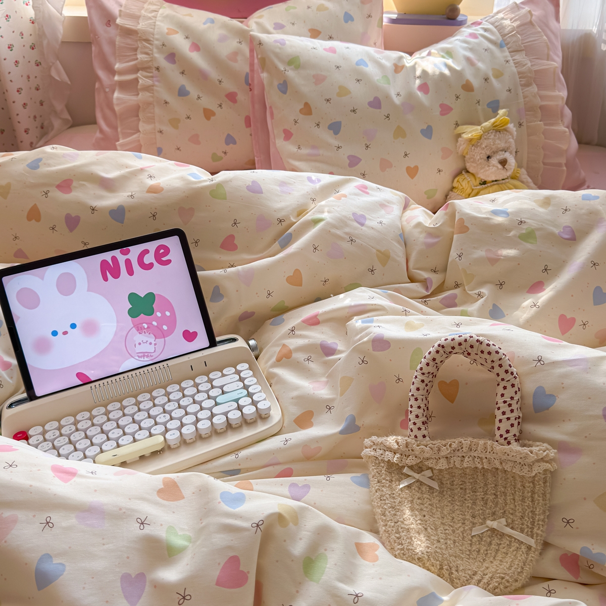 91家纺网 家纺一手货源 找家纺 乐童家纺 2026新款全棉纯棉拼接花边小清新工艺款四件套 心跳瞬间