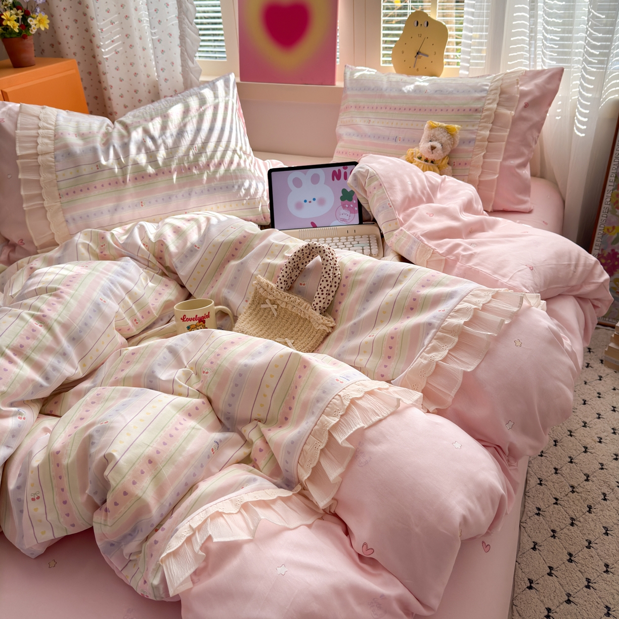 91家纺网 家纺一手货源 找家纺 乐童家纺 2026新款全棉纯棉拼接花边小清新工艺款四件套 毛线彩虹