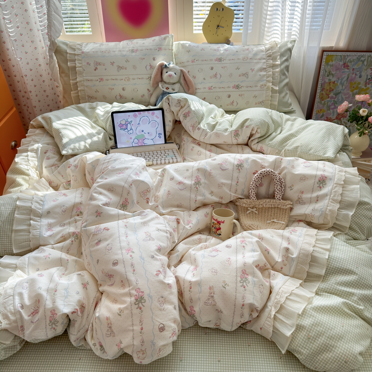 91家纺网 家纺一手货源 找家纺 乐童家纺 2026新款全棉纯棉拼接花边小清新工艺款四件套 春日小兔