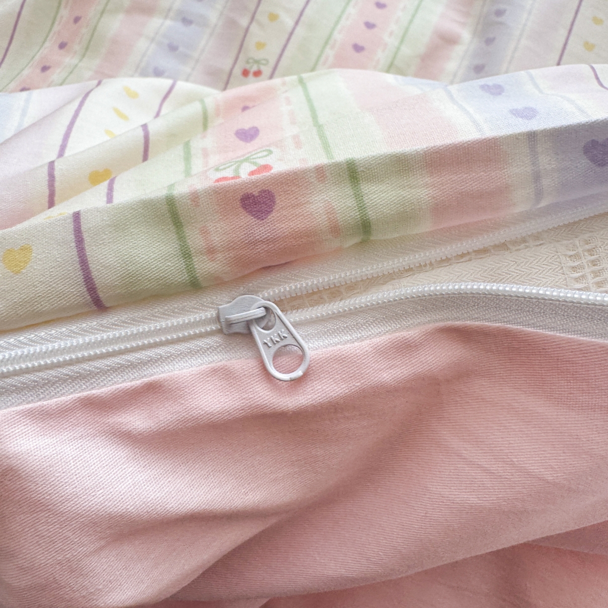 91家纺网 家纺一手货源 找家纺 乐童家纺 2026新款全棉纯棉拼接花边小清新工艺款四件套 毛线彩虹