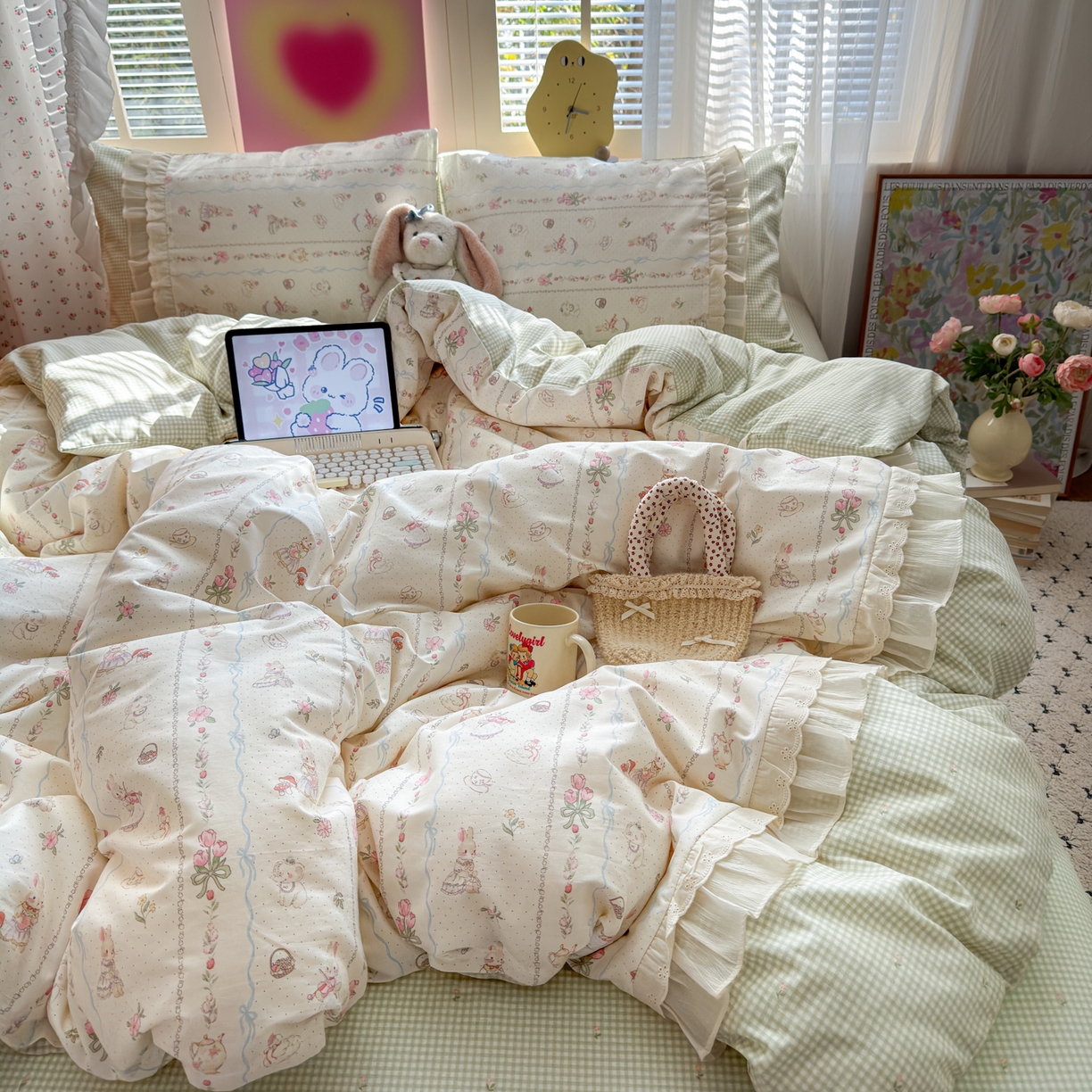 91家纺网 家纺一手货源 找家纺 乐童家纺 2026新款全棉纯棉拼接花边小清新工艺款四件套 春日小兔