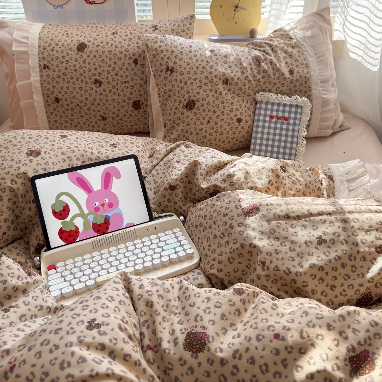 91家纺网 家纺一手货源 找家纺 乐童家纺 2026新款全棉纯棉拼接花边小清新工艺款四件套 千禧少女咖