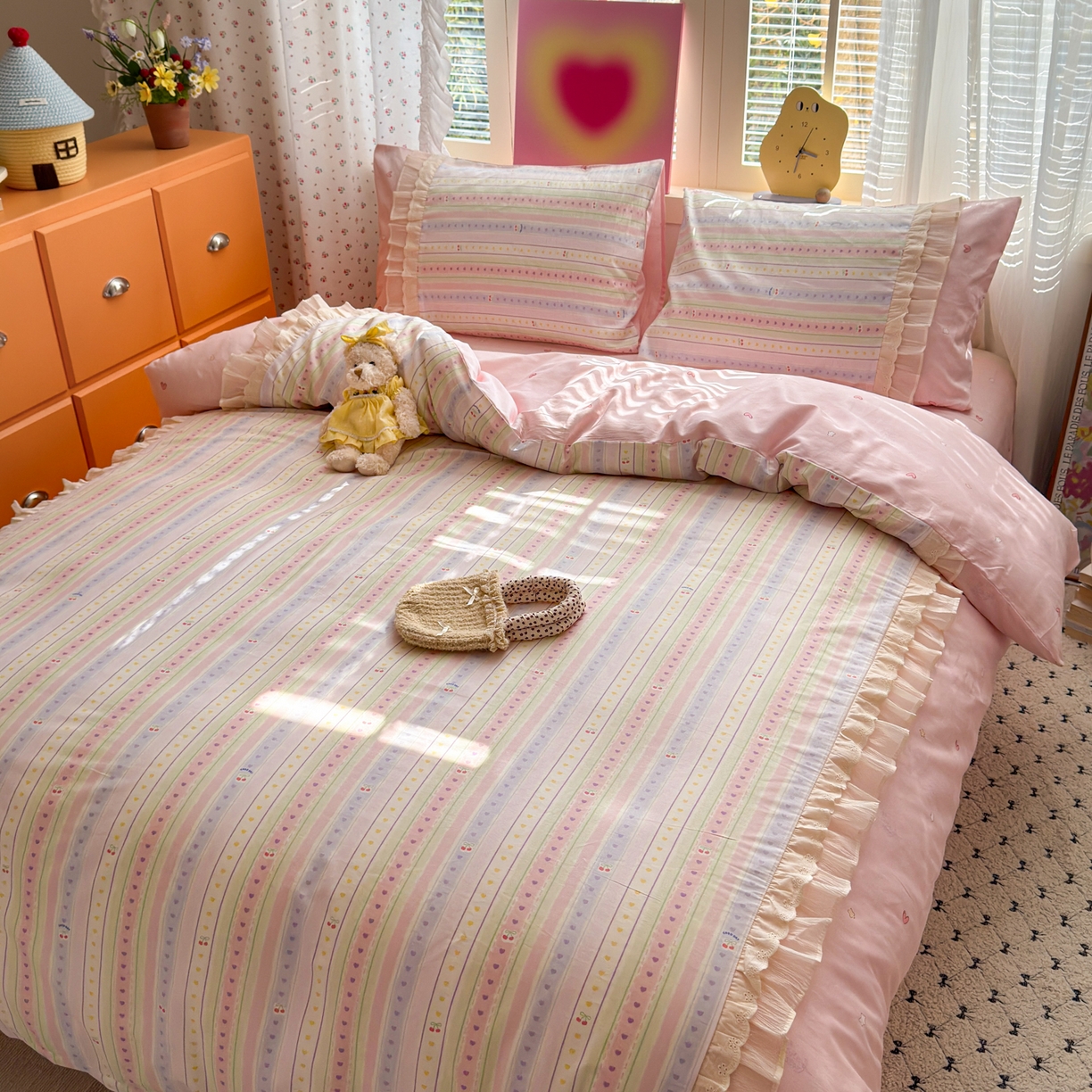 91家纺网 家纺一手货源 找家纺 乐童家纺 2026新款全棉纯棉拼接花边小清新工艺款四件套 毛线彩虹