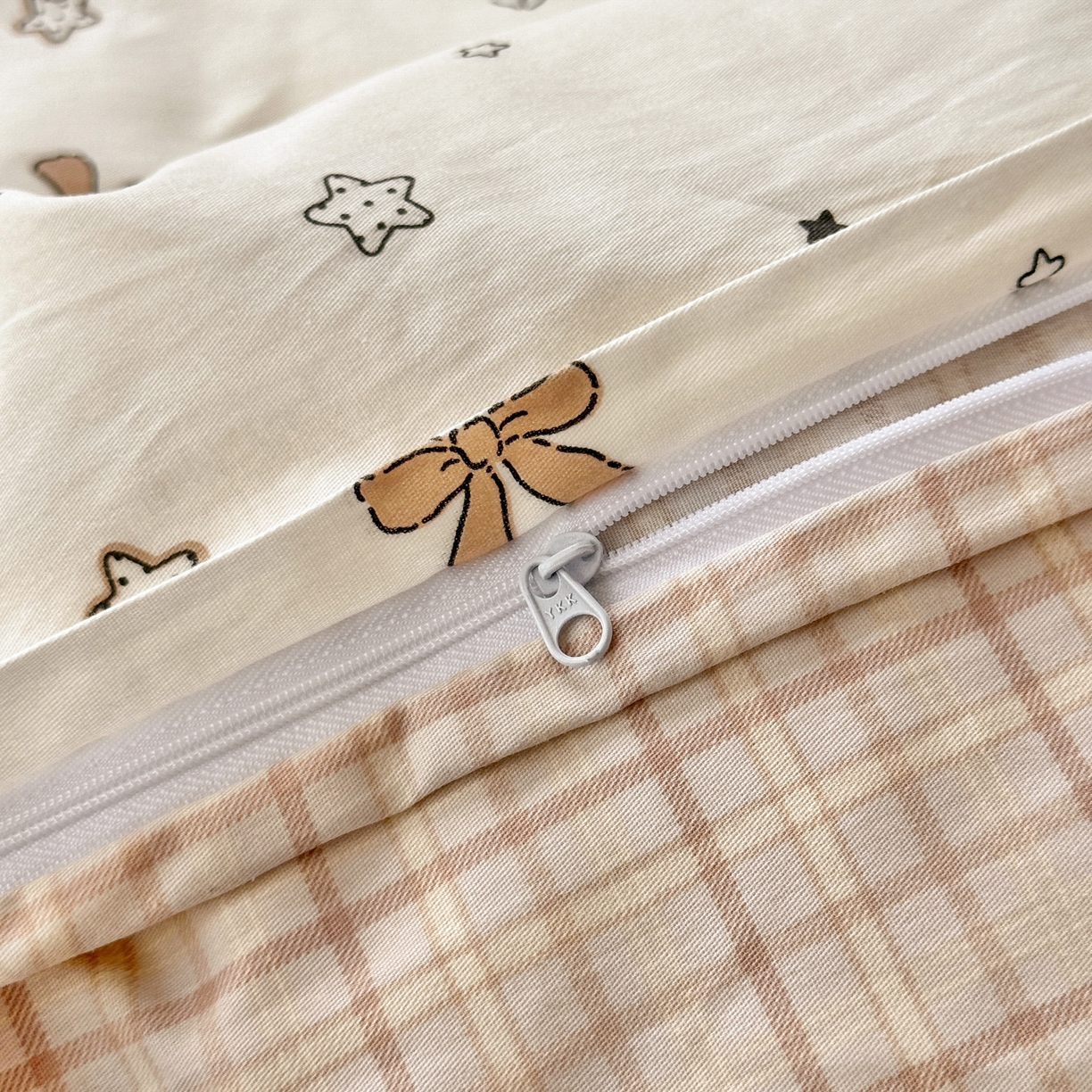 91家纺网 家纺一手货源 找家纺 乐童家纺 2026新款全棉纯棉拼接花边小清新工艺款四件套 凯莉梦境