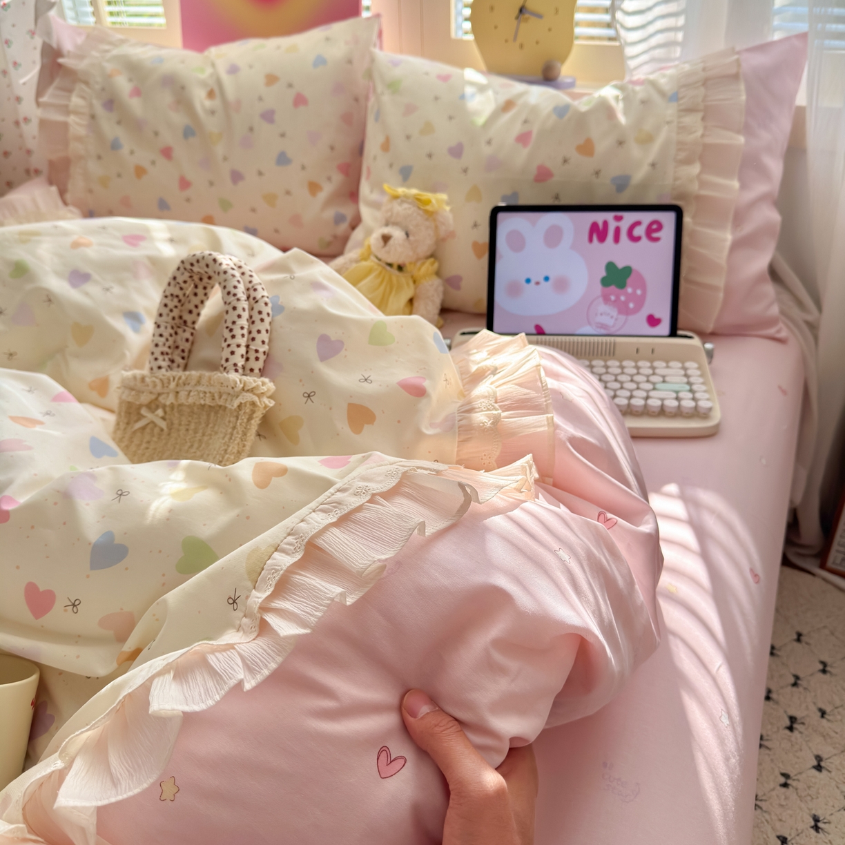 91家纺网 家纺一手货源 找家纺 乐童家纺 2026新款全棉纯棉拼接花边小清新工艺款四件套 心跳瞬间