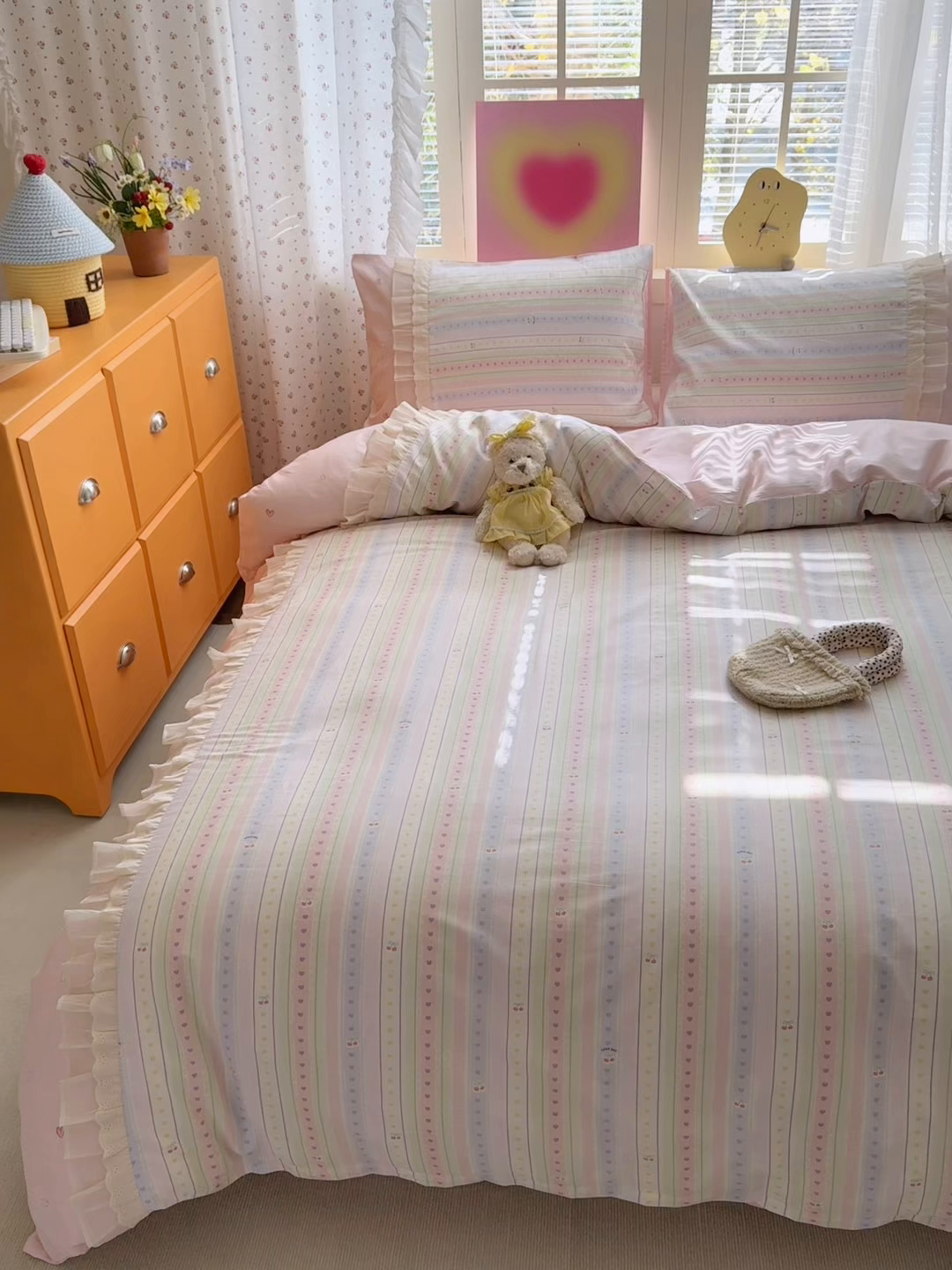 91家纺网 家纺一手货源 找家纺 乐童家纺 2026新款全棉纯棉拼接花边小清新工艺款四件套 毛线彩虹