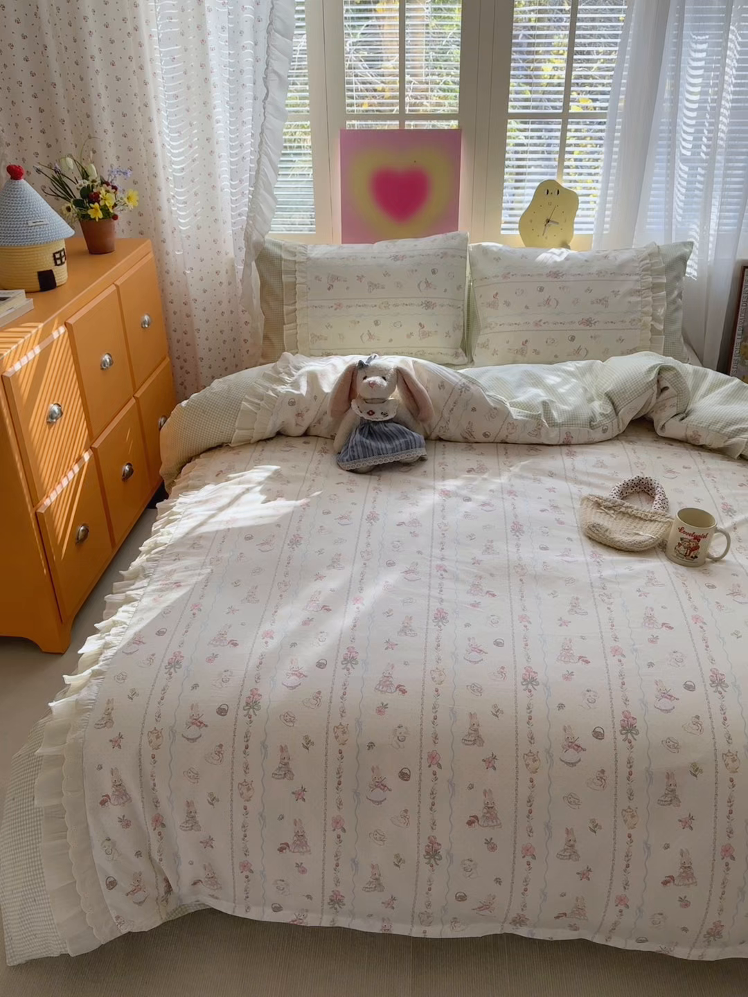 91家纺网 家纺一手货源 找家纺 乐童家纺 2026新款全棉纯棉拼接花边小清新工艺款四件套 春日小兔