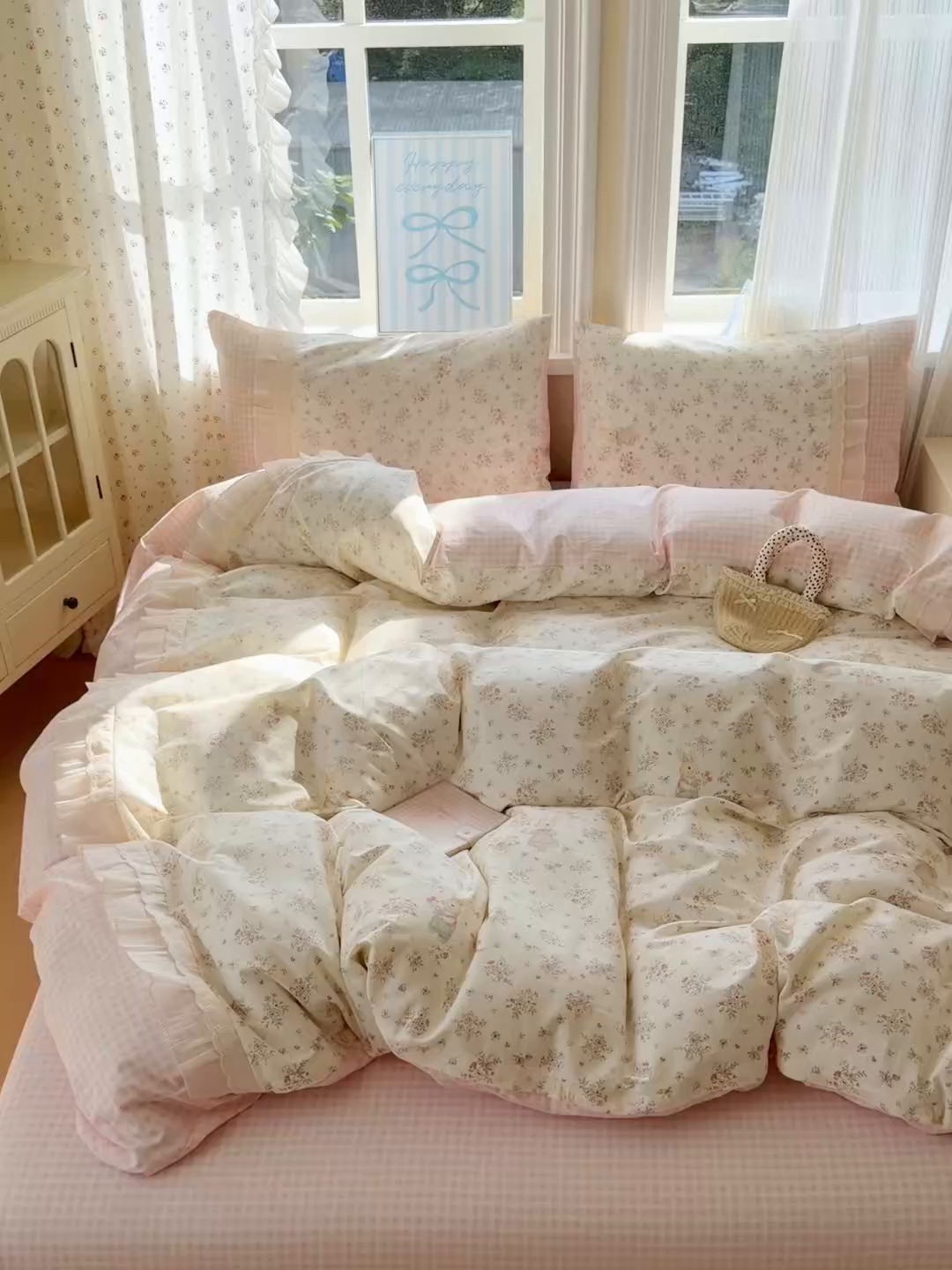 91家纺网 家纺一手货源 找家纺 乐童家纺 2026新款全棉纯棉拼接花边小清新工艺款四件套 花田兔兔