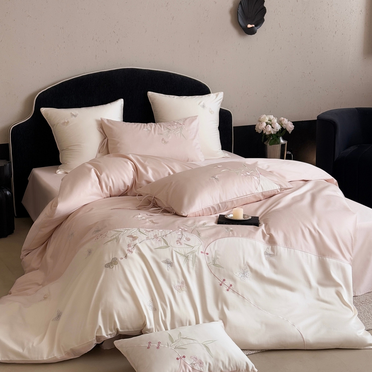 91家纺网 家纺一手货源 找家纺 鹿班家居 2026新款100S长绒棉纯棉精密刺绣系列四件套-花影摇曳 花影摇曳-粉色(标准会员-20元)