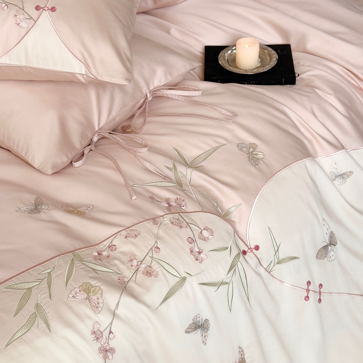 91家纺网 家纺一手货源 找家纺 鹿班家居 2026新款100S长绒棉纯棉精密刺绣系列四件套-花影摇曳 花影摇曳-粉色(标准会员-20元)