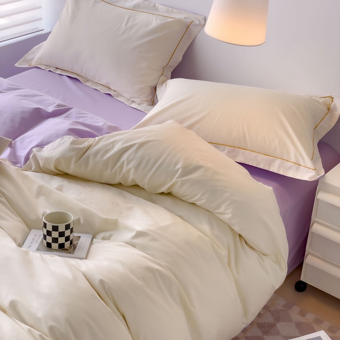 91家纺网 家纺一手货源 找家纺 锦彩家居 2026新款40支正宗13372双拼纯色全棉四件套酒店宾馆民宿学生三件套（可定制）标准号的床单是圆角吊边；小号和加大的床单都是直角 奶昔白-浅紫