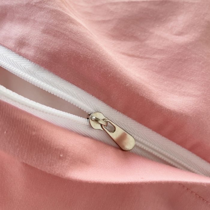 91家纺网 家纺一手货源 找家纺 锦彩家居 2026新款40支正宗13372双拼纯色全棉四件套酒店宾馆民宿学生三件套（可定制）标准号的床单是圆角吊边；小号和加大的床单都是直角 初黄-浅豆沙