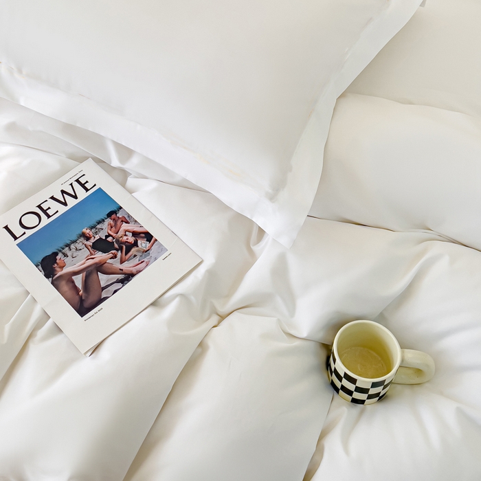 91家纺网 家纺一手货源 找家纺 锦彩家居 2026新款40支正宗13372双拼纯色全棉四件套酒店宾馆民宿学生三件套（可定制）标准号的床单是圆角吊边；小号和加大的床单都是直角 拉链款纯白--枕套不含一字绣